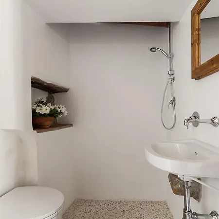 Monte Lora Bed & Breakfast