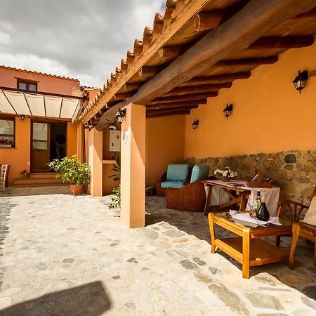 Monte Lora Bed & Breakfast *